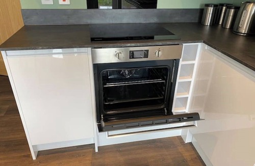 Nairn Apartment | Deluxe 2 bed en-suite, stunning views, parking