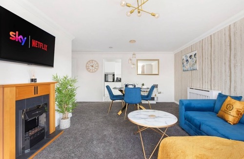 Windsor Apartment | Deluxe 2 Bed Windsor Apartment w/Free Parking