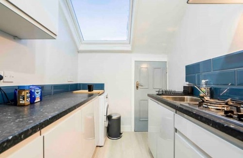 Moseley Apartment | Deluxe 2-Bedroom Flat with Free parking