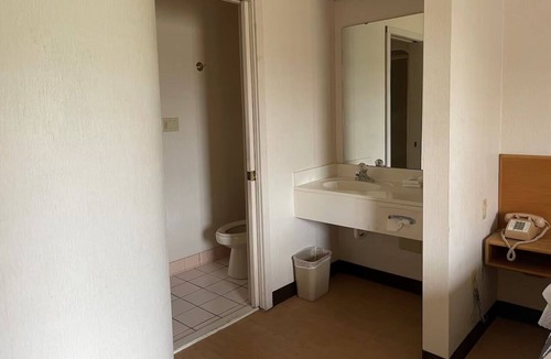 Branson Hotel | Deluxe 2 Full Beds Near Titanic Museum & 76 Strip