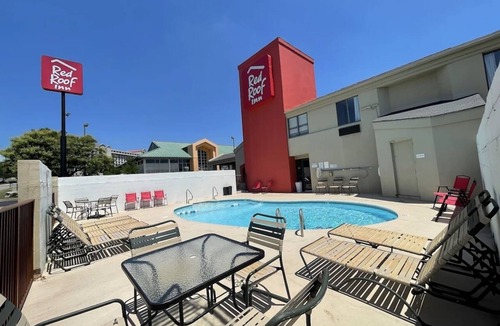 Branson Hotel | Deluxe 2 Full Beds Near Titanic Museum & 76 Strip