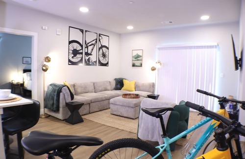 Rogers Apartment | Deluxe 2BR Near Walmart HQ & Amp -Open Pool -No Cleaning Fee