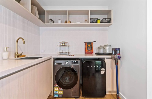 Wavell Heights House | Deluxe 4-Bed Home with Pool & Fire Pit