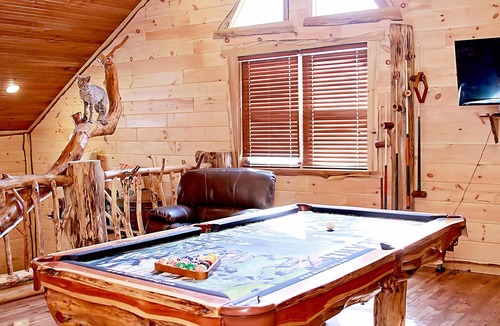 Pecks Mill Cabin | Deluxe 4-Bedroom Log Cabin