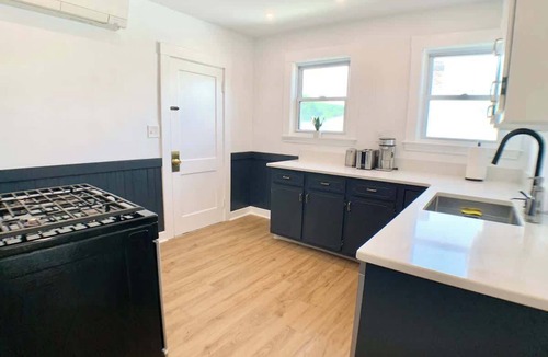 Arlington Condo | Deluxe and Bright 3Br, King Bed,W/D,Parking