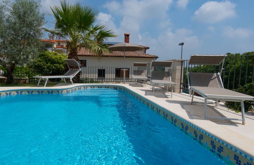 Pula Apartment | Deluxe apartment 8 + 2, with private pool, 100m from the beach