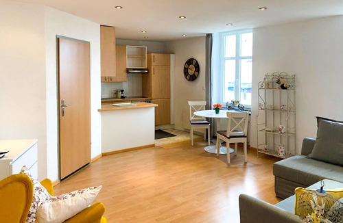 Rorschach Apartment | Deluxe Apartment at Lakeside