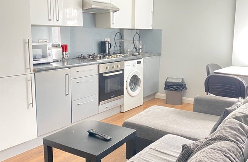 Leicester City Centre Apartment | Deluxe Apartment Double 2 Single and Sofa Bed.