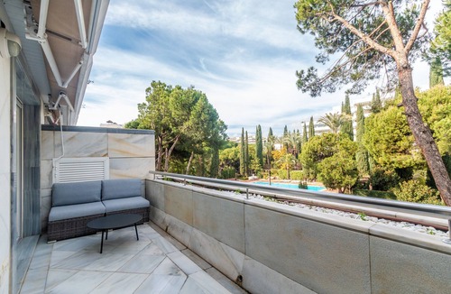 Marbella Seafront Promenade Apartment | Deluxe Apartment 'Gran Marbella' with Mountain View, Wi-Fi and Air Conditioning
