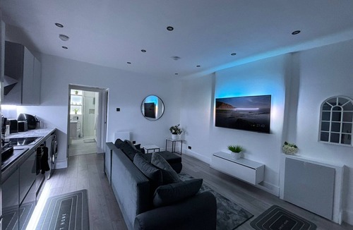 Levenshulme Apartment | Deluxe Apartment in Central Manchester