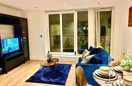 Royal Docks Apartment | Deluxe apartment in Royal Docks