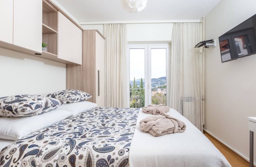 Gornji Kono Apartment | Deluxe apartment with freeparking close to old town