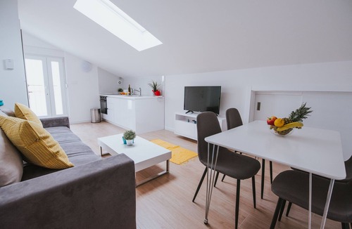 Zrce Apartment | Deluxe Apartment with Pool and Free WIFI