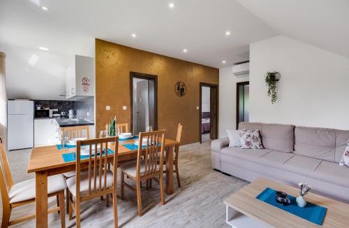 Irinovac Apartment | Deluxe Apartment with Jacuzzi - PATAR
