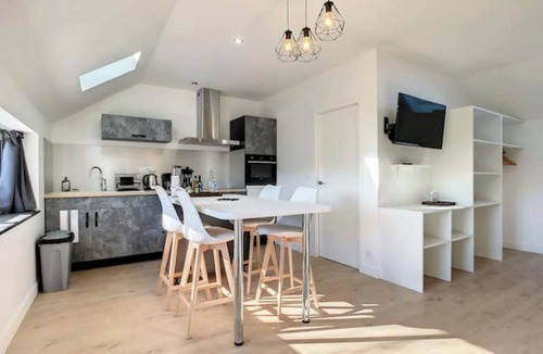 St-Meme-le-Tenu Apartment | Deluxe Appartment n°4