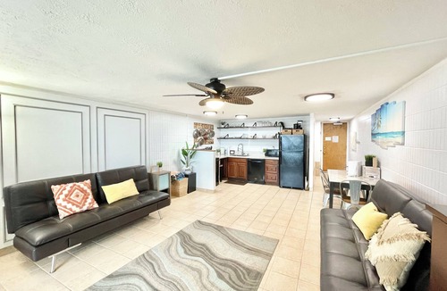 Punaluu Condo | Deluxe Beachfront Condo with a breathtaking view