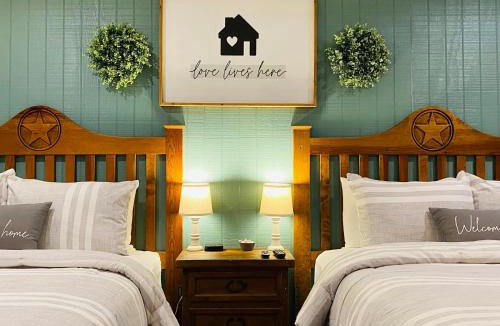 Amarillo Apartment | Deluxe Big Texan Multi Suite