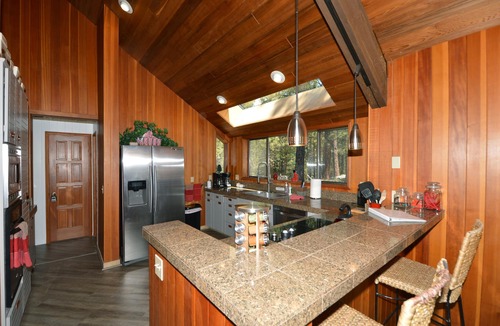 Black Butte Ranch House | Deluxe Black Butte Ranch Home. Perfect for a special family time or winter fun!