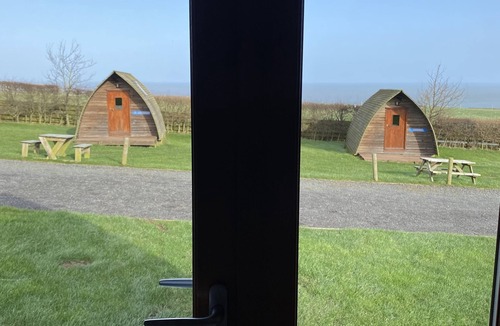 Berwick-upon-Tweed Cabin | Deluxe cabin with ensuite & kitchenette