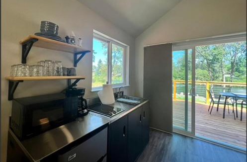 Fruitdale Apartment | Deluxe Cabin 5 - Rogue River Resort