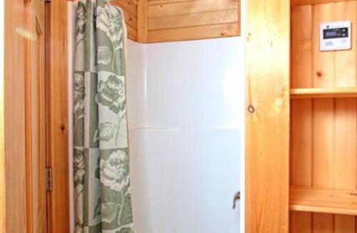 Centre Hall Cabin | Deluxe Cabin 69 w/4 Beds