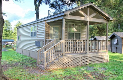 Spring Mills Cabin | Deluxe Cabin 71 w/4 Beds