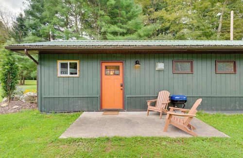 Hillsgrove Cabin | Deluxe Cabin A at Elk Creek Escape: Pet Friendly!