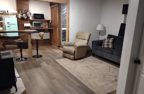 Hillsgrove Cabin | Deluxe Cabin E at Elk Creek Escape