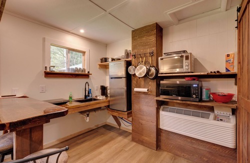 Hillsgrove Cottage | Deluxe Cabin G: 9 Mi to Worlds End State Park!