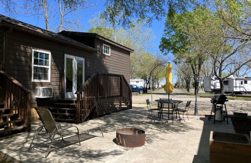 Sallisaw Cabin | Deluxe Cabin Lodge DK3
