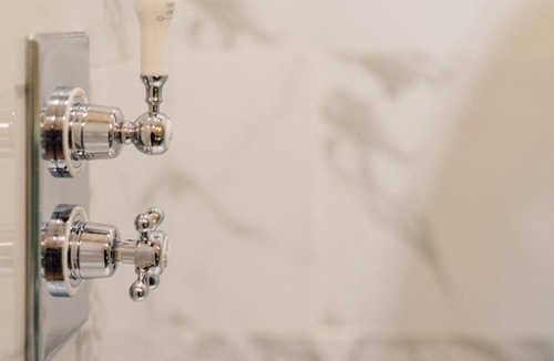 Barningham Cabin | Deluxe Cabin Room with courtyard view