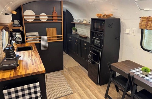 Honey Grove RV Rental | Deluxe camping in newly remodeled airstream!