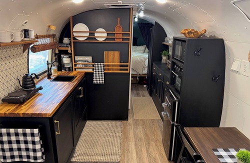 Honey Grove RV Rental | Deluxe camping in newly remodeled airstream!