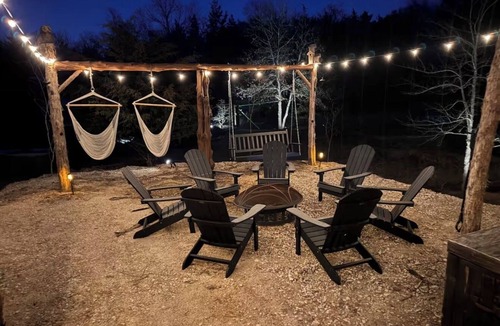 Honey Grove RV Rental | Deluxe camping in newly remodeled airstream!