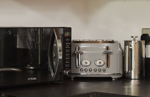 Leeds Apartment | Deluxe City Apt, Beautiful River View,Free Parking