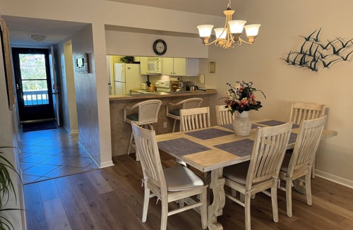 Siesta Key Condo | Deluxe Condo at Siesta Dunes Beachfront Complex