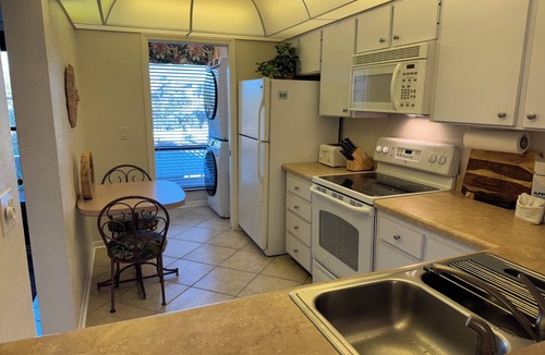 Siesta Key Condo | Deluxe Condo at Siesta Dunes Beachfront Complex