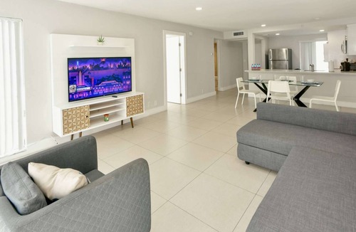 Downtown Fort Lauderdale Condo | ✨Deluxe Designer Two Bedroom Apartment at Fort Lauderdale