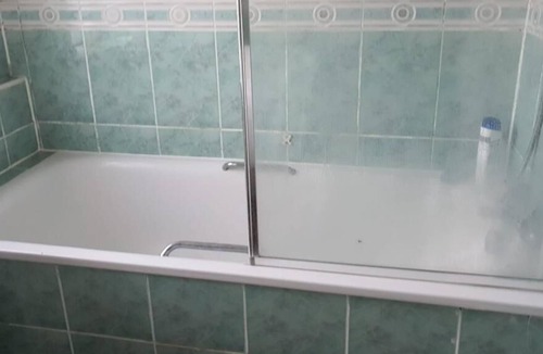 Gipsy Hill Apartment | Deluxe Double Bedroom Shaed - Bay Windows