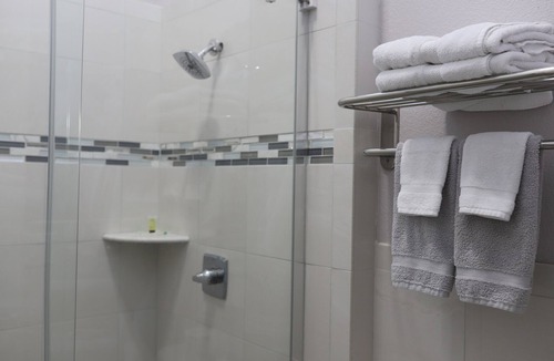 Washington House | Deluxe Double Ensuite at Cornerstone Inn