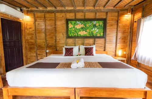 Melayang House | deluxe double or twin room with balcony