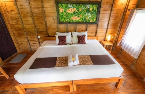 Melayang House | deluxe double or twin room with balcony