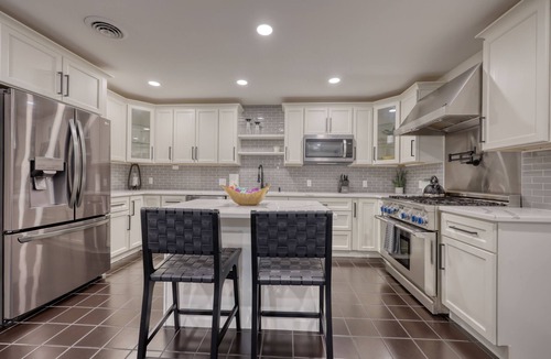Historic Downtown Lancaster House | Deluxe Downtown Lancaster 3BD - Rooftop & Parking