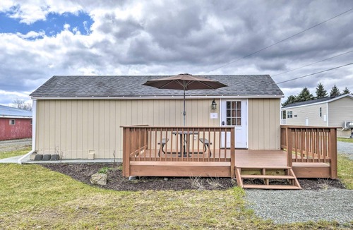 Pleasant Mount Cottage | Deluxe Duplex Springtime Escape