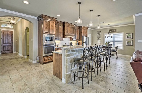 Emerald Forest House | Deluxe Family Getaway w/ Private Pool & Hot Tub!