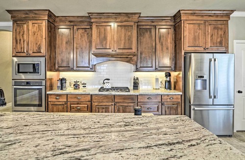 Emerald Forest House | Deluxe Family Getaway w/ Private Pool & Hot Tub!