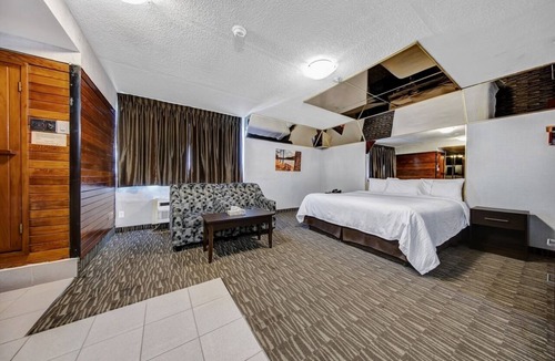 Islington - City Centre West Hotel | Deluxe Inn