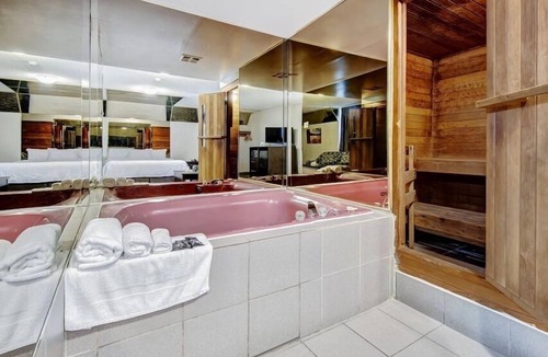 Islington - City Centre West Hotel | Deluxe Inn