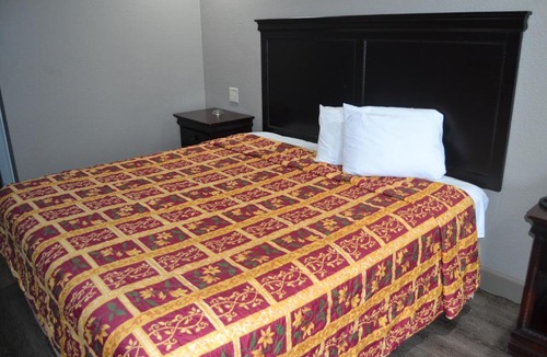 Irving Hotel | Deluxe Inn Irving