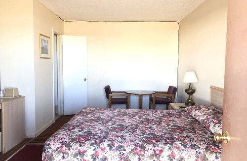 Socorro Hotel | Deluxe Inn Motel